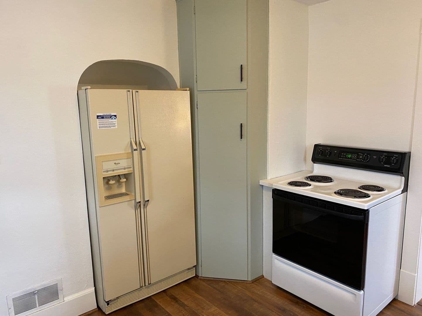 Marshfield Apartment: 410 N Maple Ave