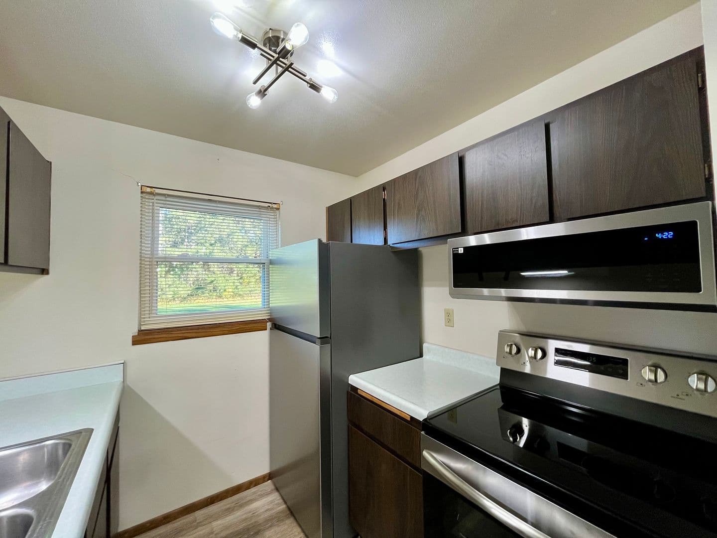 Marshfield Apartment: 619 Laurel Ct