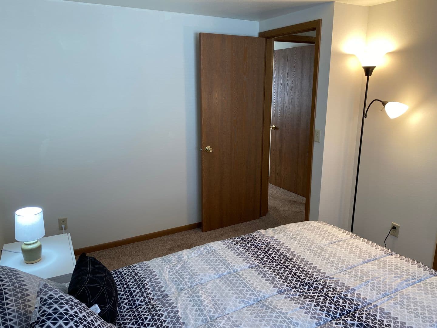 Marshfield Apartment: 307 S Vine Avenue