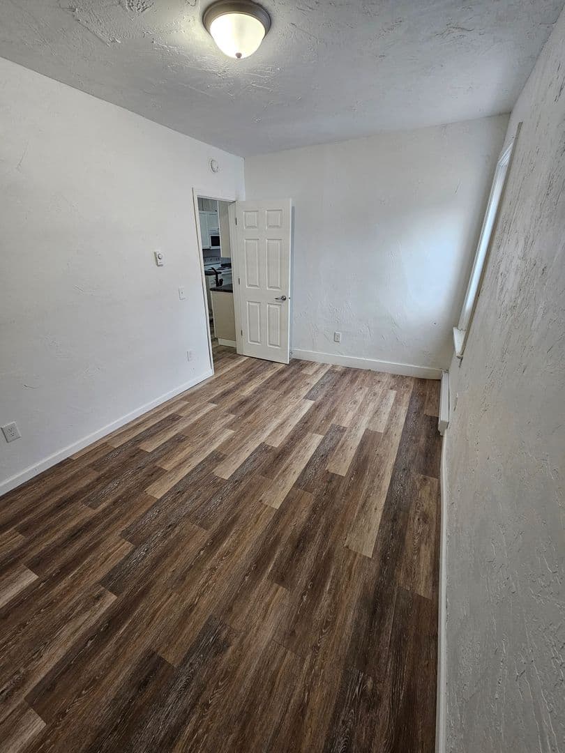 Gillett Apartment: 100 N Lake Ave