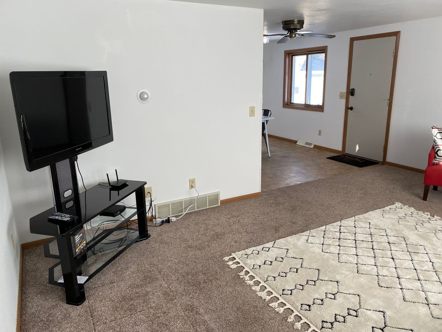 Marshfield Apartment: 307 S Vine Avenue