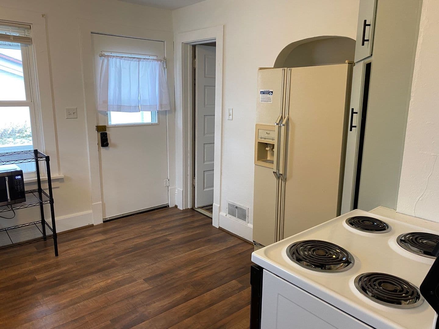 Marshfield Apartment: 410 N Maple Ave