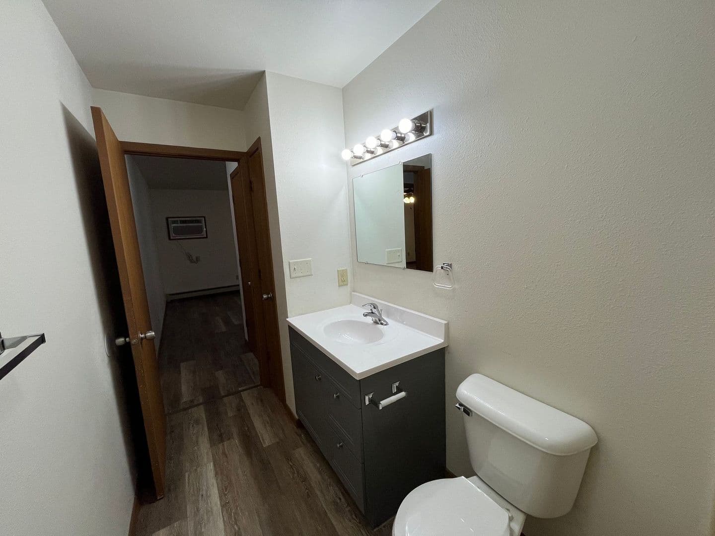 Plover Apartment: 2720 Washington Ave