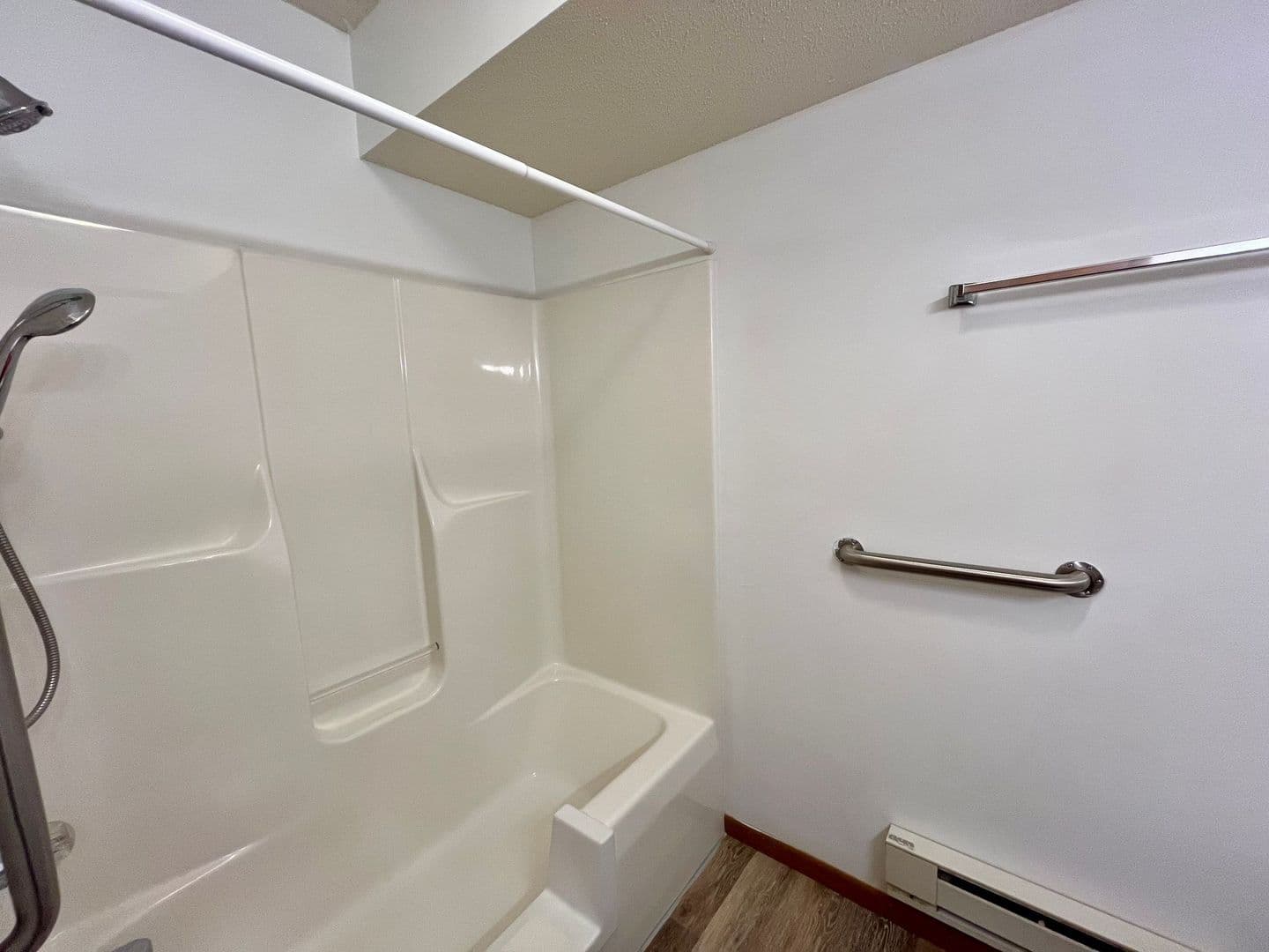 Eagle River Apartment: 416 Mill Street