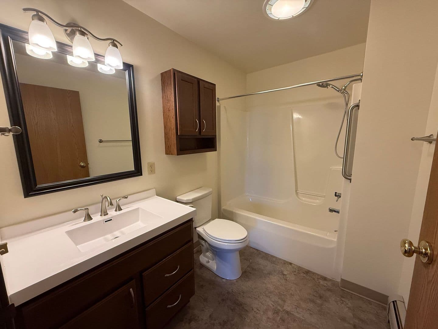 Plover Apartment: 3126 Wilson Avenue