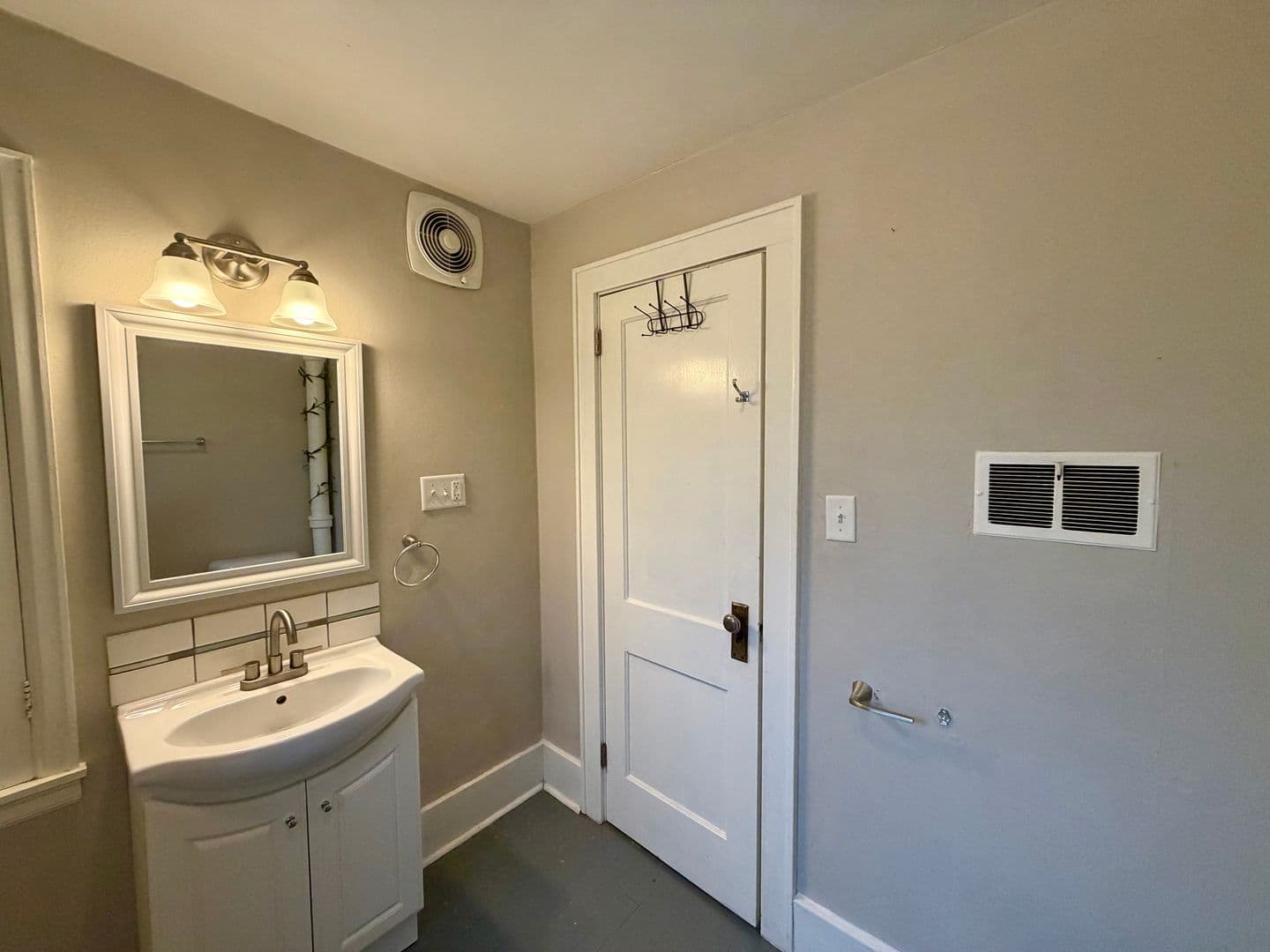 Rhinelander Apartment: 603 N Stevens Street