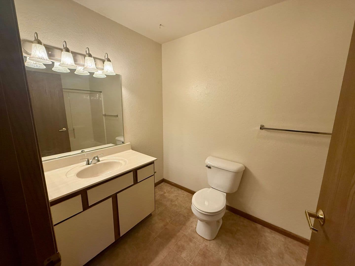 Westfield Apartment: 244 W 4th St