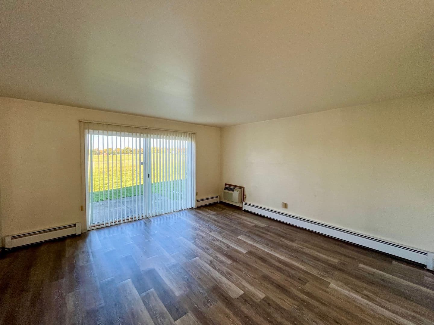 Marshfield Apartment: 619 Laurel Ct