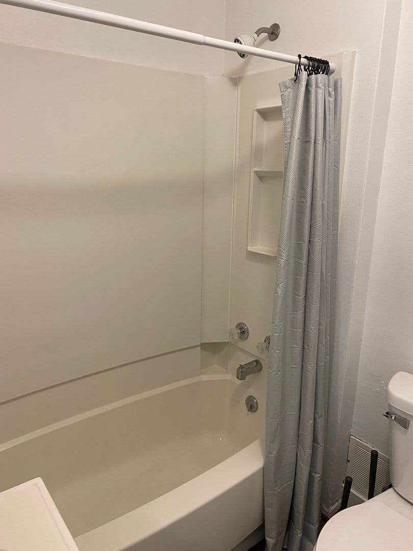 Marshfield Apartment: 410 N Maple Ave