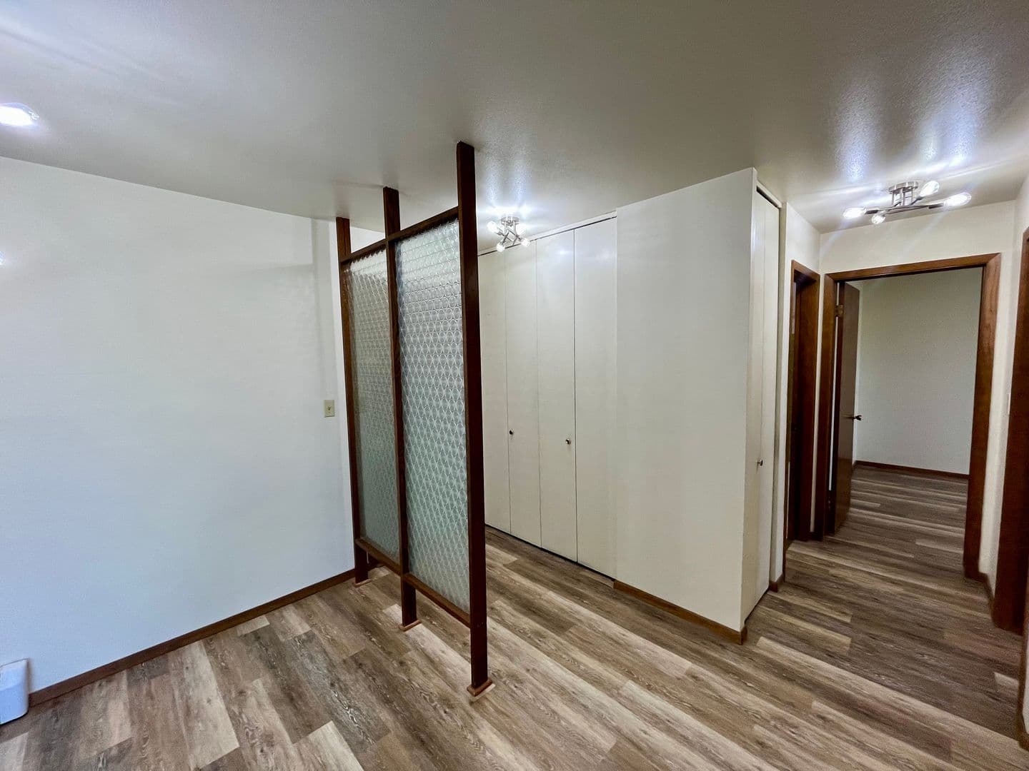 Marshfield Apartment: 619 Laurel Ct