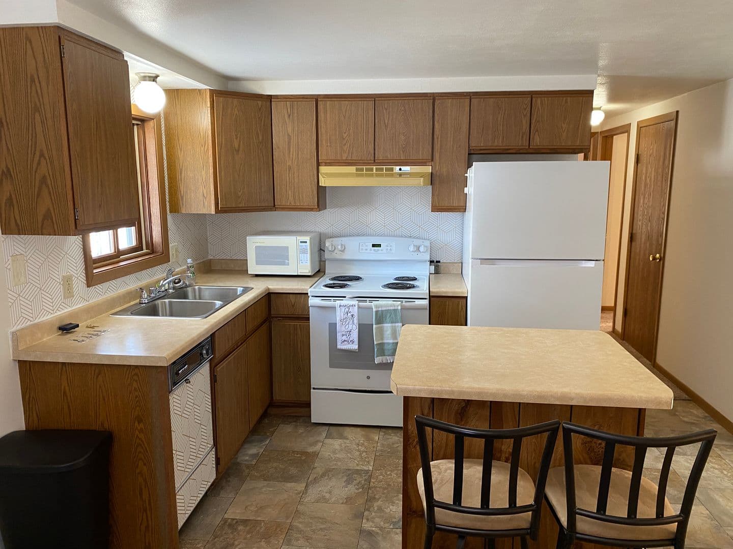 Marshfield Apartment: 307 S Vine Avenue