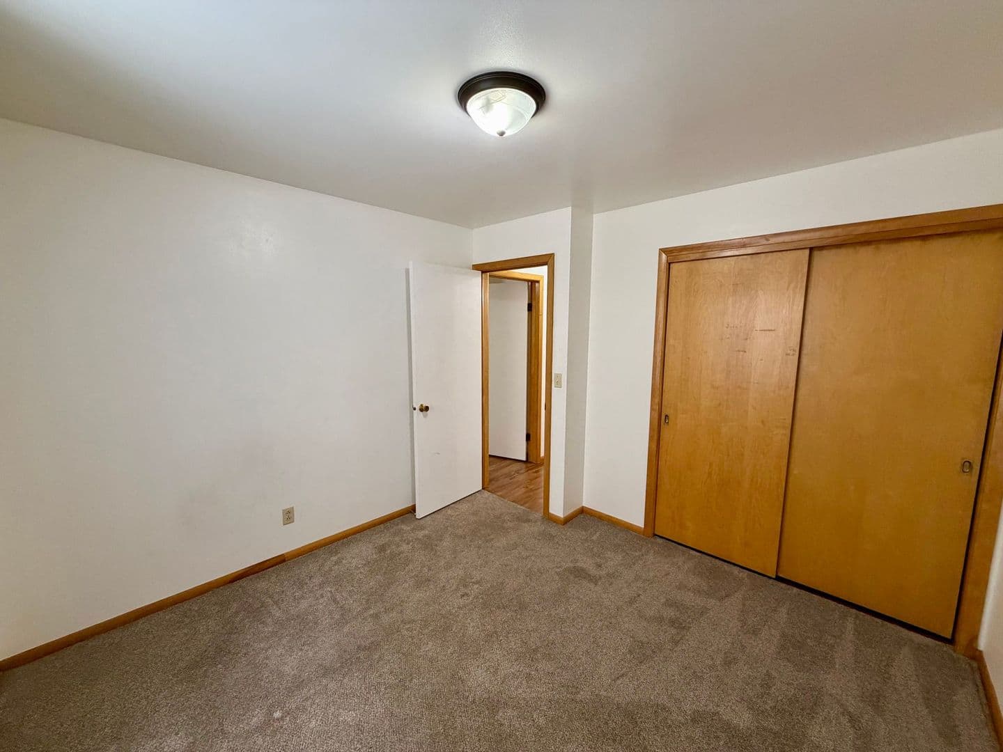 Stevens Point Apartment: 1120 Sunset Blvd