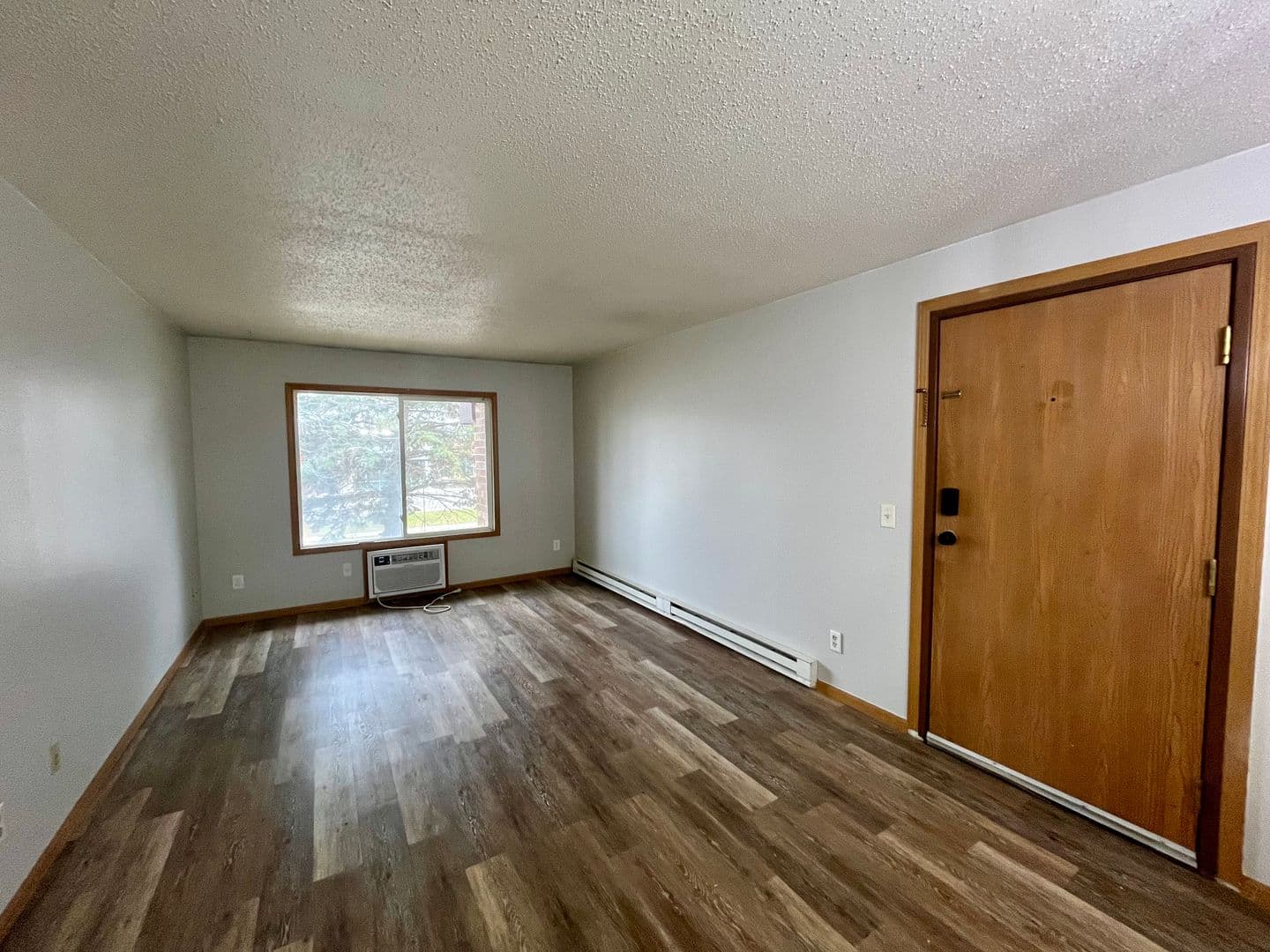 Tomah Apartment: 401 - 405 N Glendale Ave