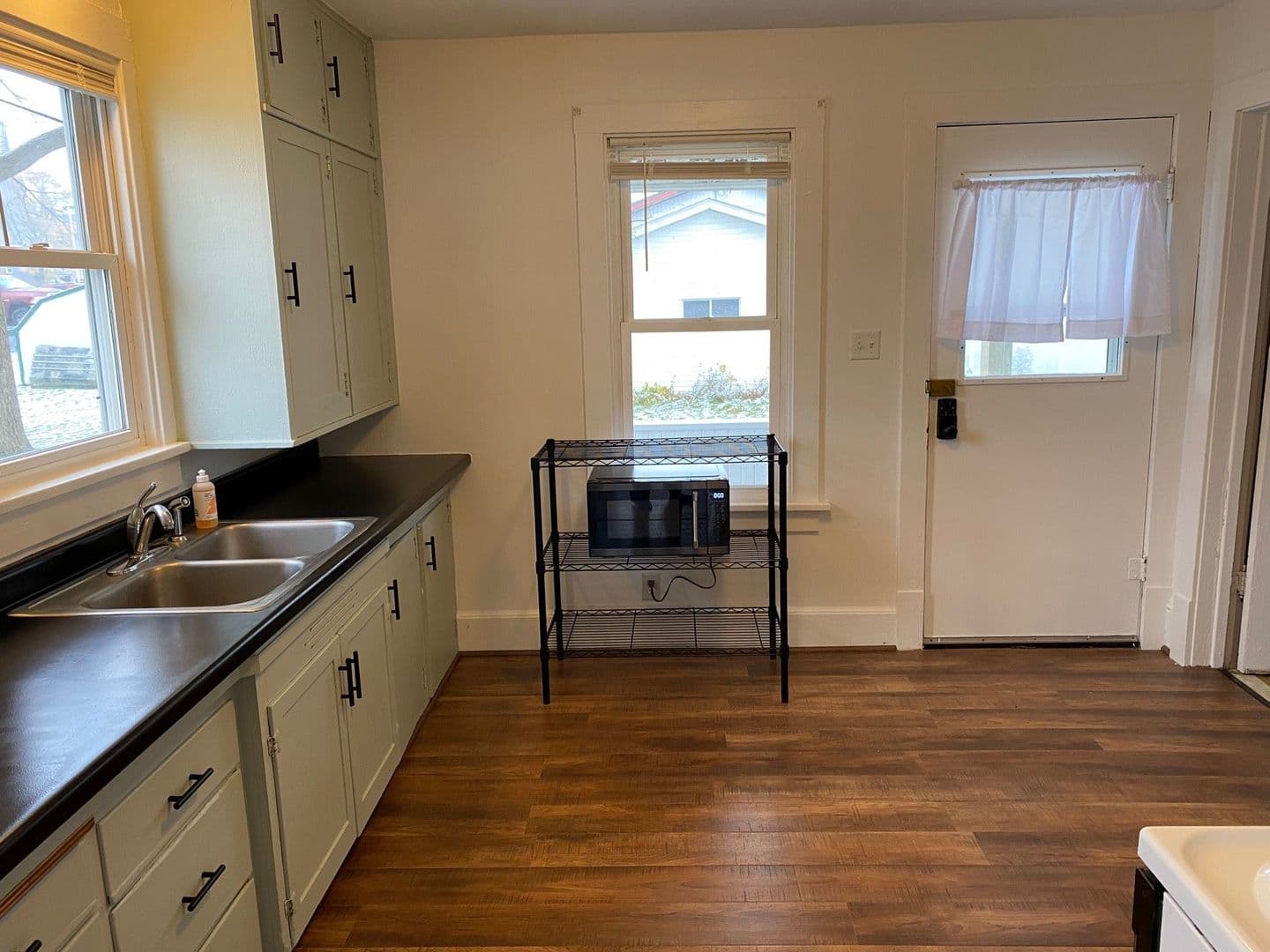 Marshfield Apartment: 410 N Maple Ave
