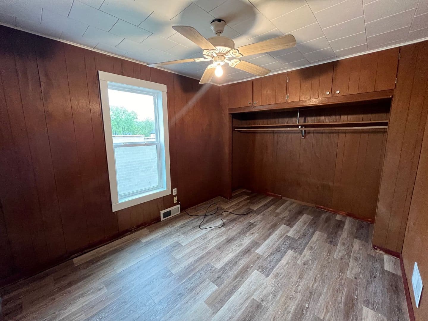 Marion Apartment: 112 E Garfield Ave