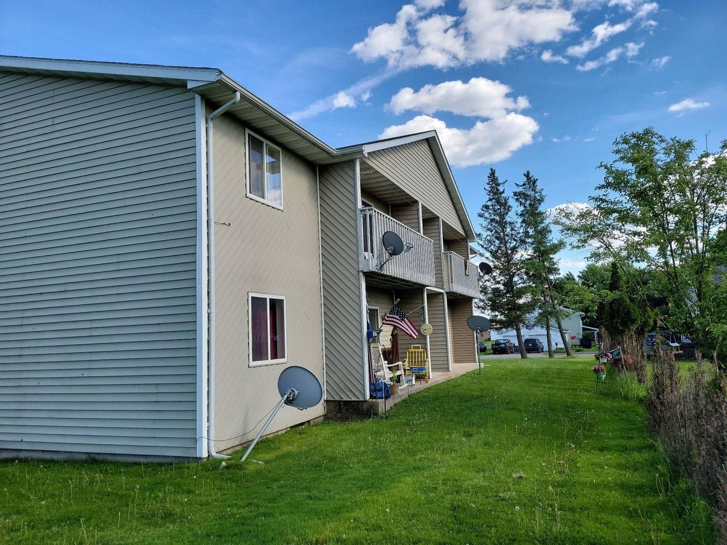 Stratford Apartment: 119000 E North St