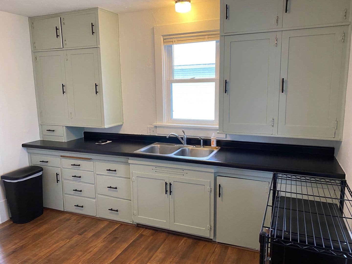 Marshfield Apartment: 410 N Maple Ave