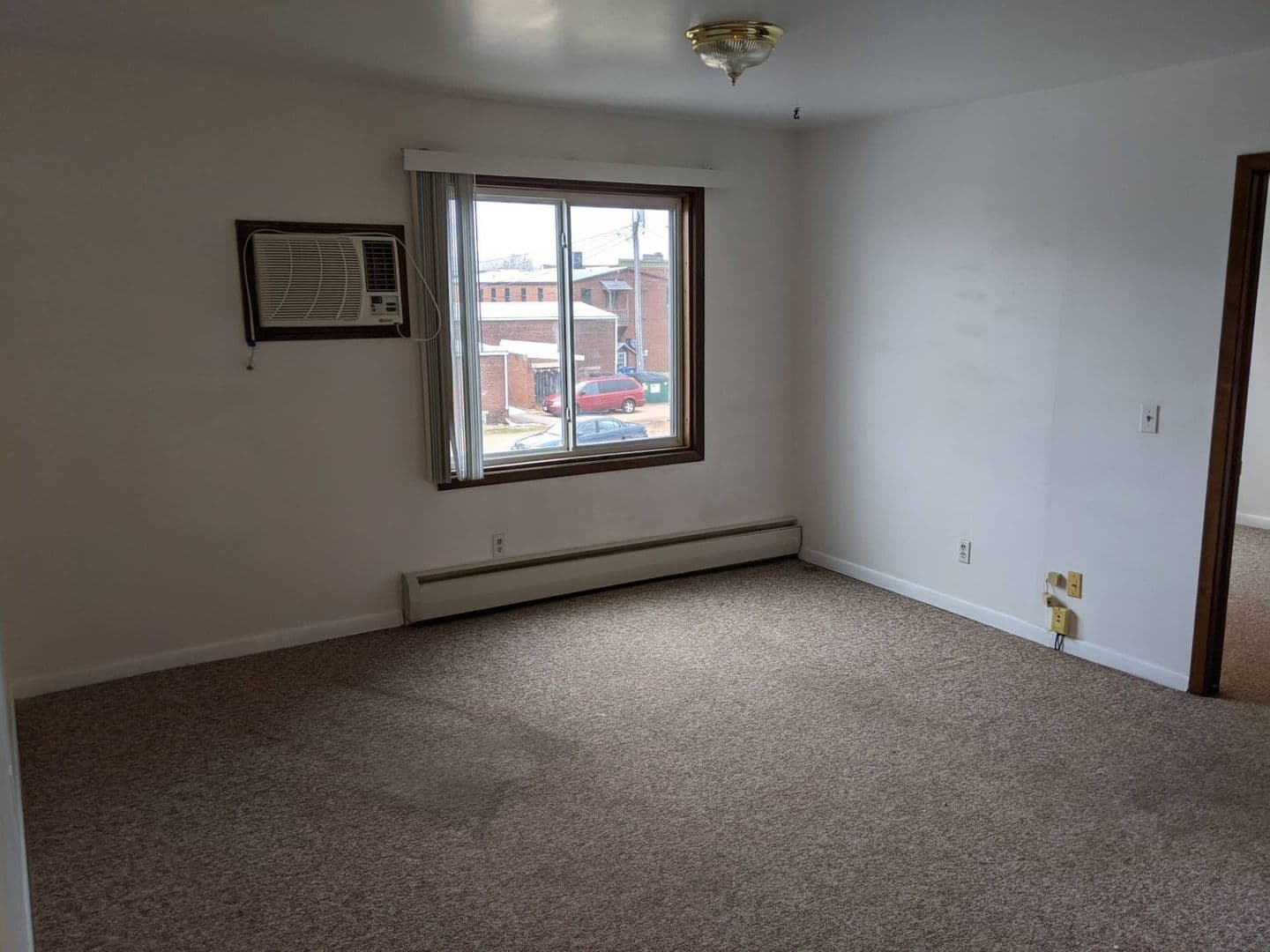Wittenberg Apartment: 516 S Webb Street