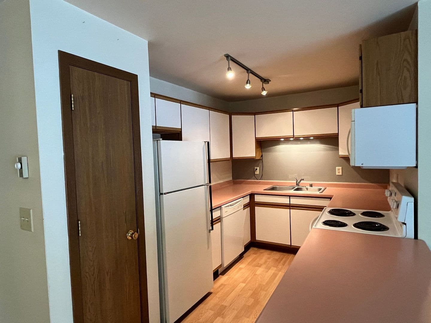 Medford Apartment: 805 W Allman Street