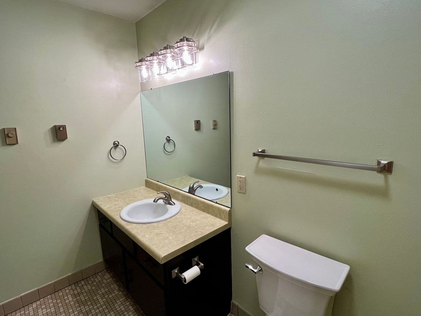 Marshfield Apartment: 1703 Sawyer Dr