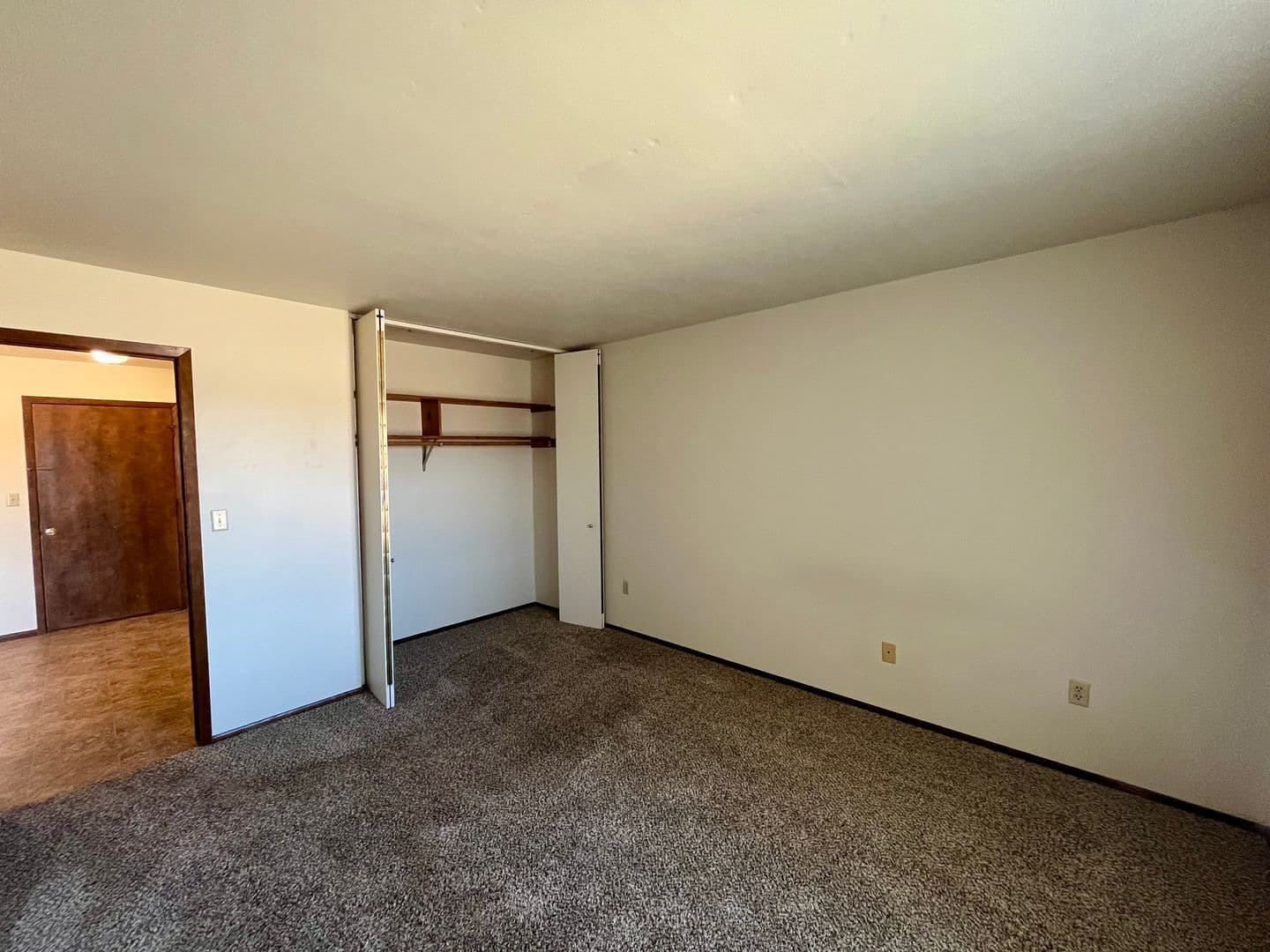Marshfield Apartment: 619 Laurel Ct