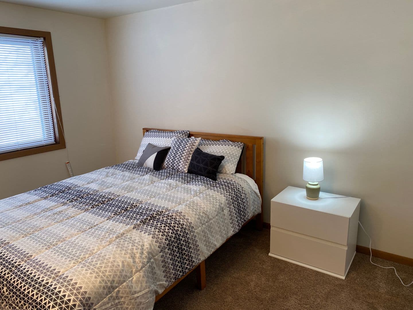 Marshfield Apartment: 307 S Vine Avenue