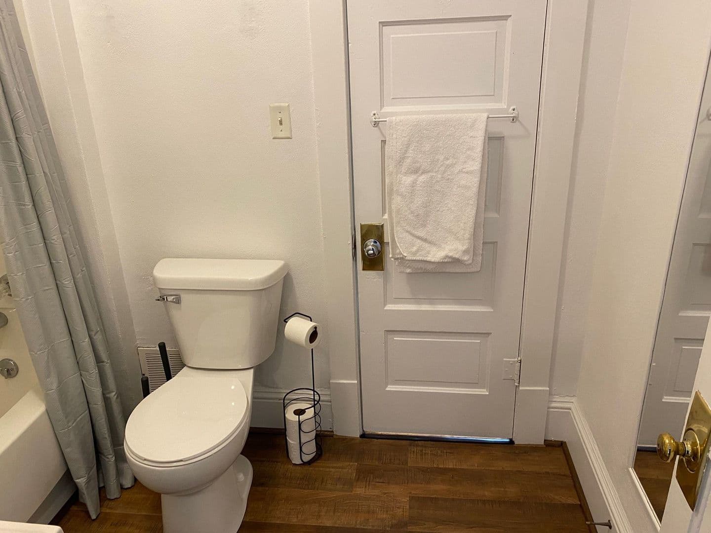 Marshfield Apartment: 410 N Maple Ave