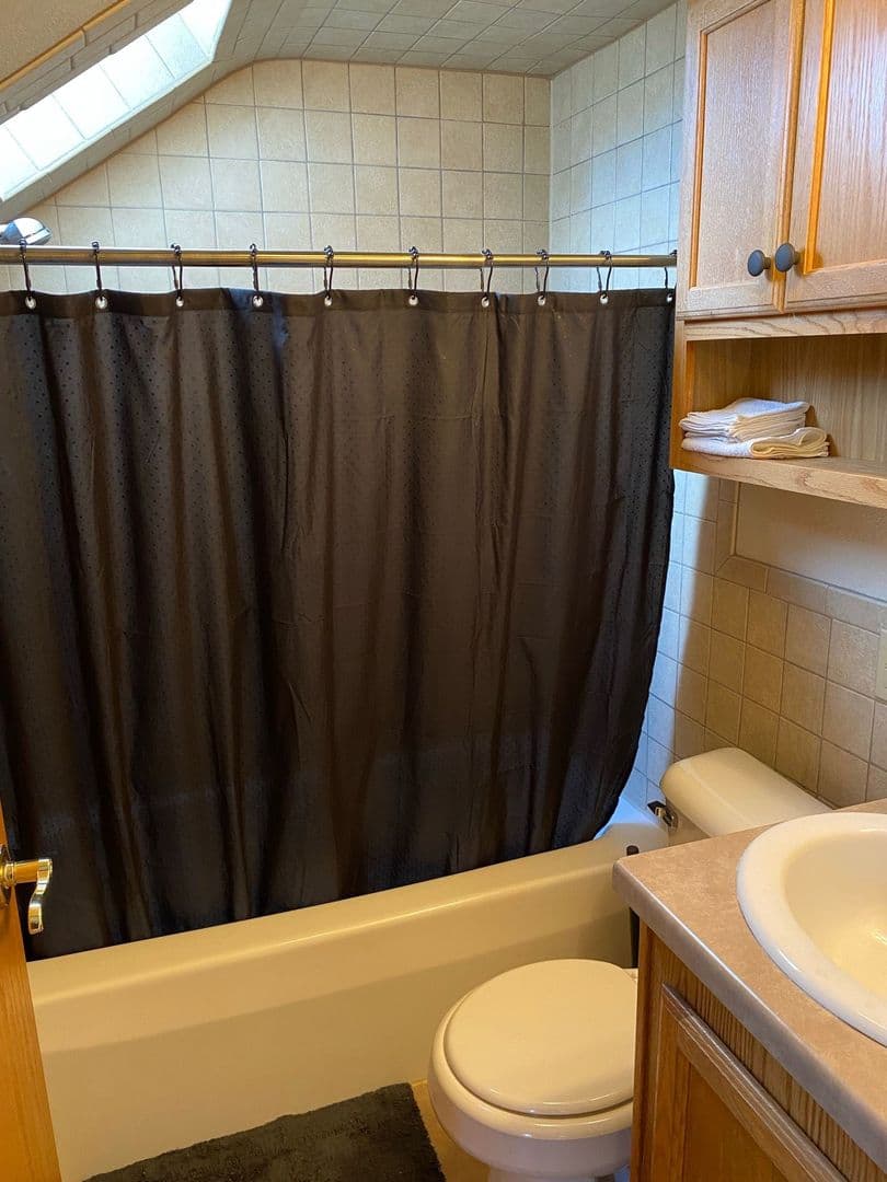 Marshfield Apartment: 410 N Maple Ave