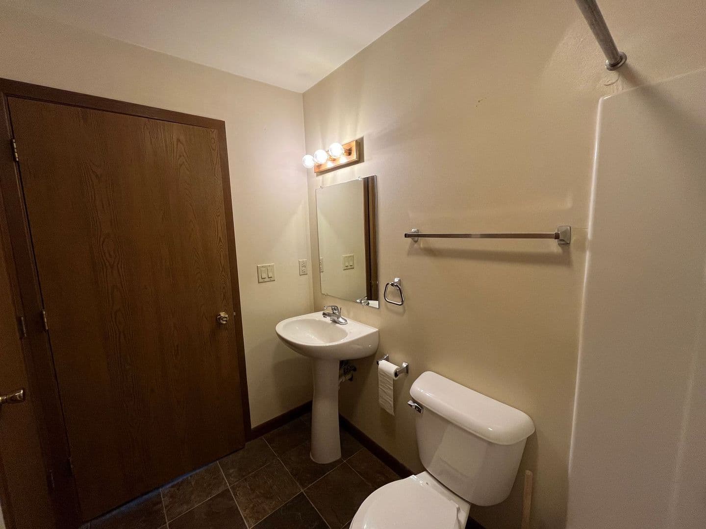 Medford Apartment: 805 W Allman Street