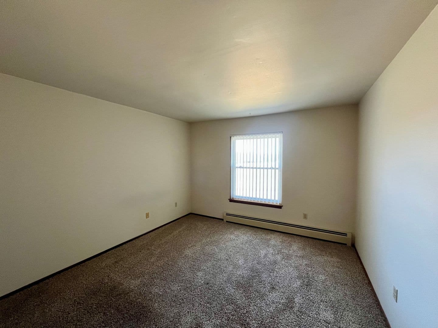 Marshfield Apartment: 619 Laurel Ct