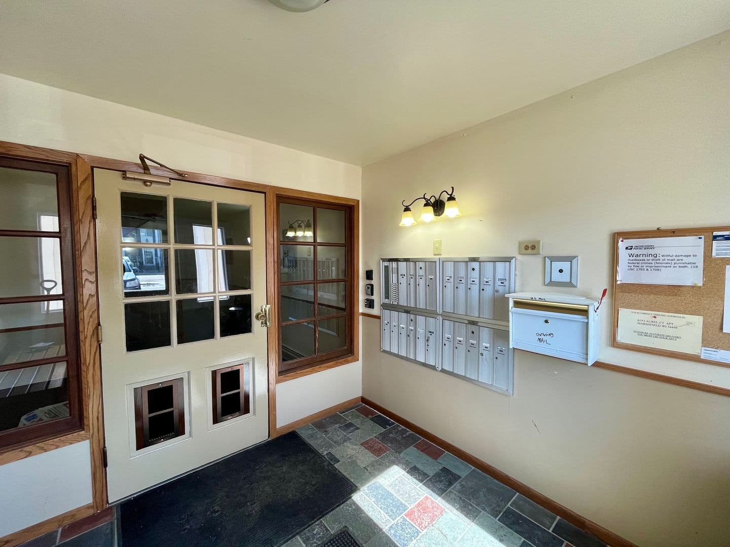 Marshfield Apartment: 619 Laurel Ct