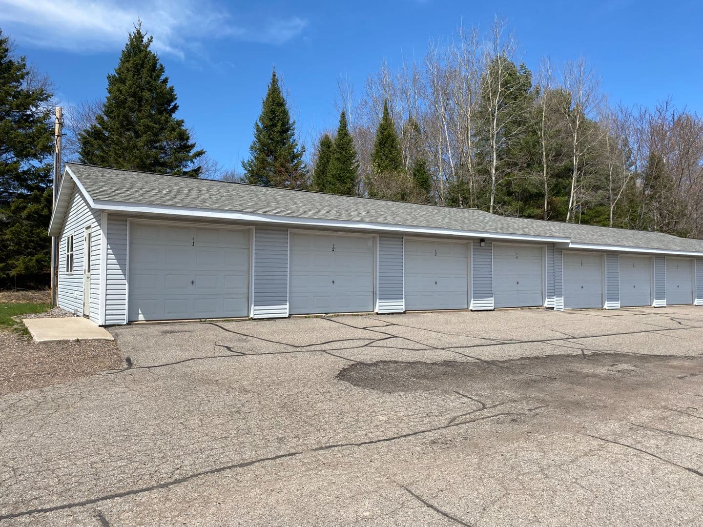 Medford Apartment: 805 W Allman Street