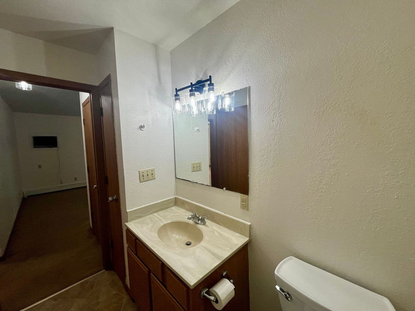 Plover Apartment: 2730 Washington Ave