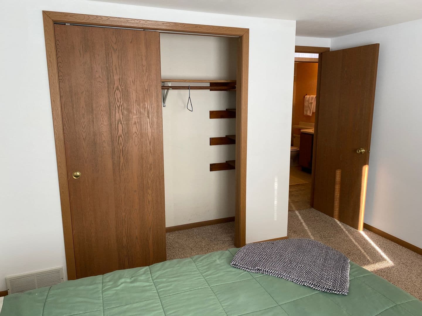 Marshfield Apartment: 307 S Vine Avenue