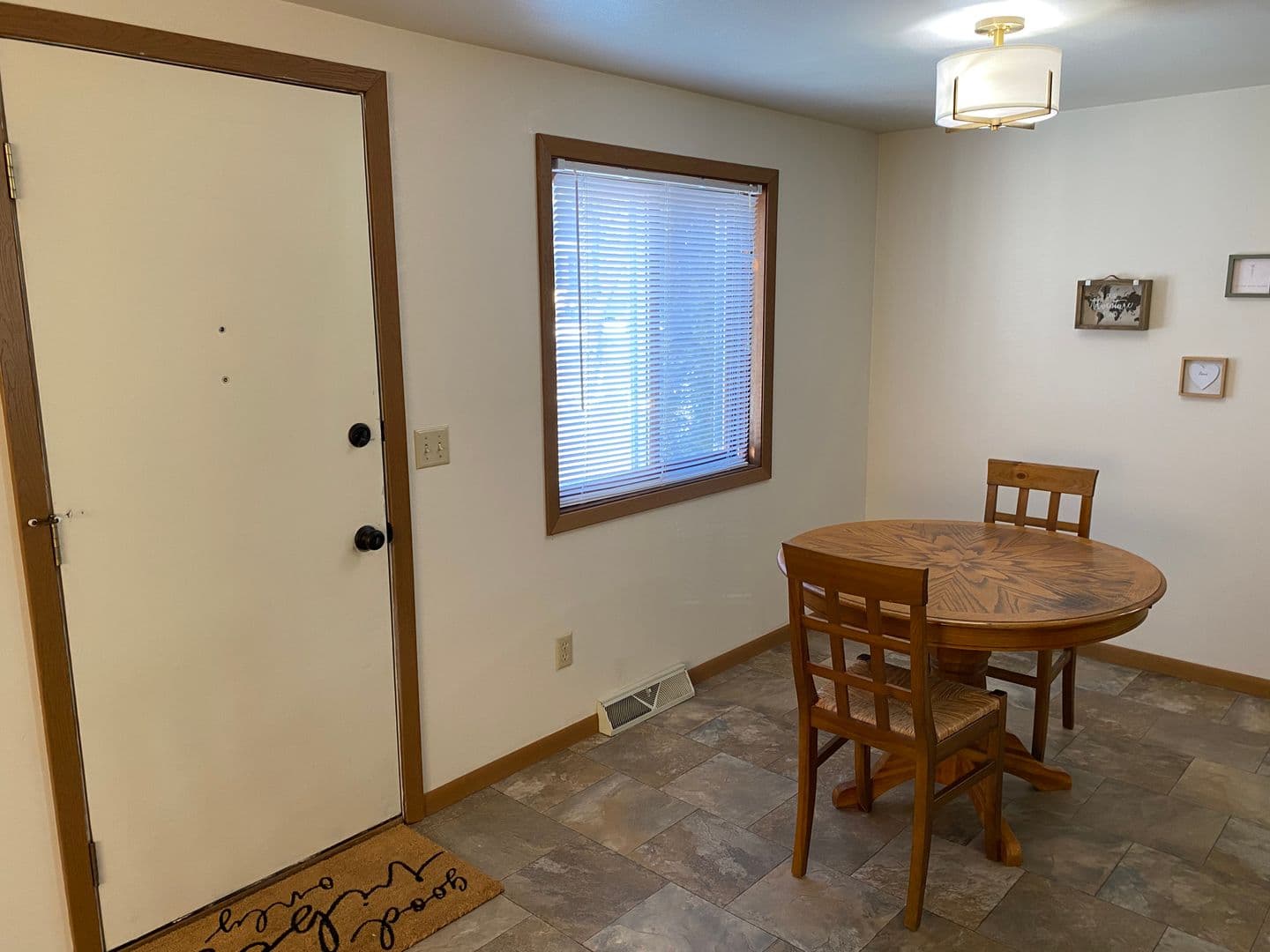 Marshfield Apartment: 307 S Vine Avenue