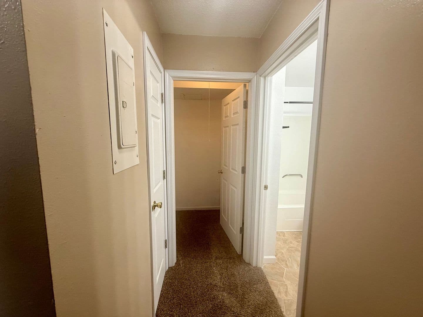 Tomah Apartment: 401 - 405 N Glendale Ave