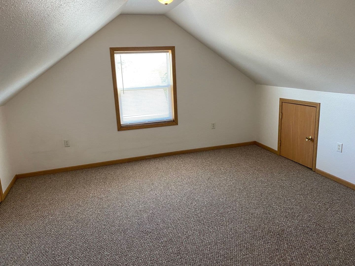 Rhinelander Apartment: 730 Wabash Street