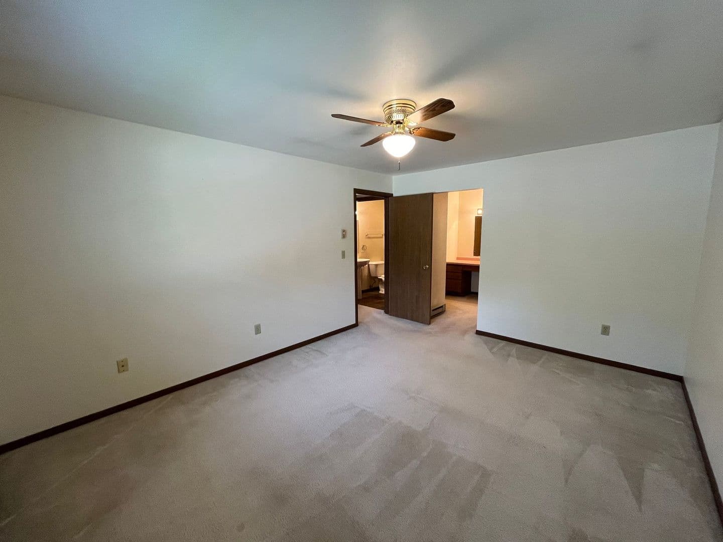 Medford Apartment: 805 W Allman Street