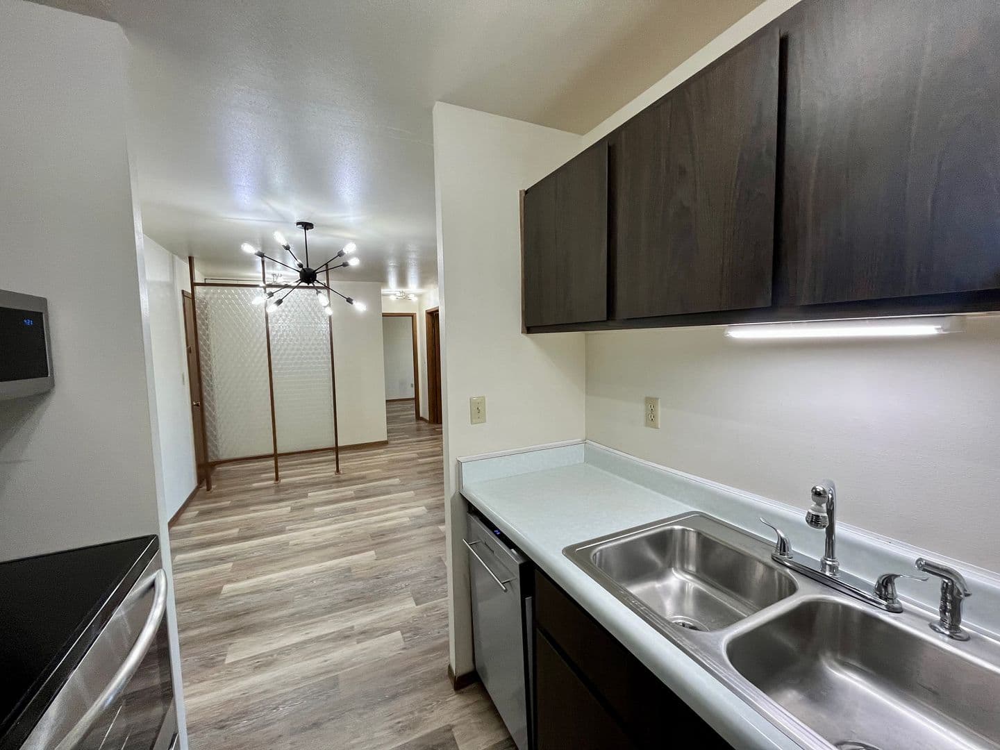 Marshfield Apartment: 619 Laurel Ct