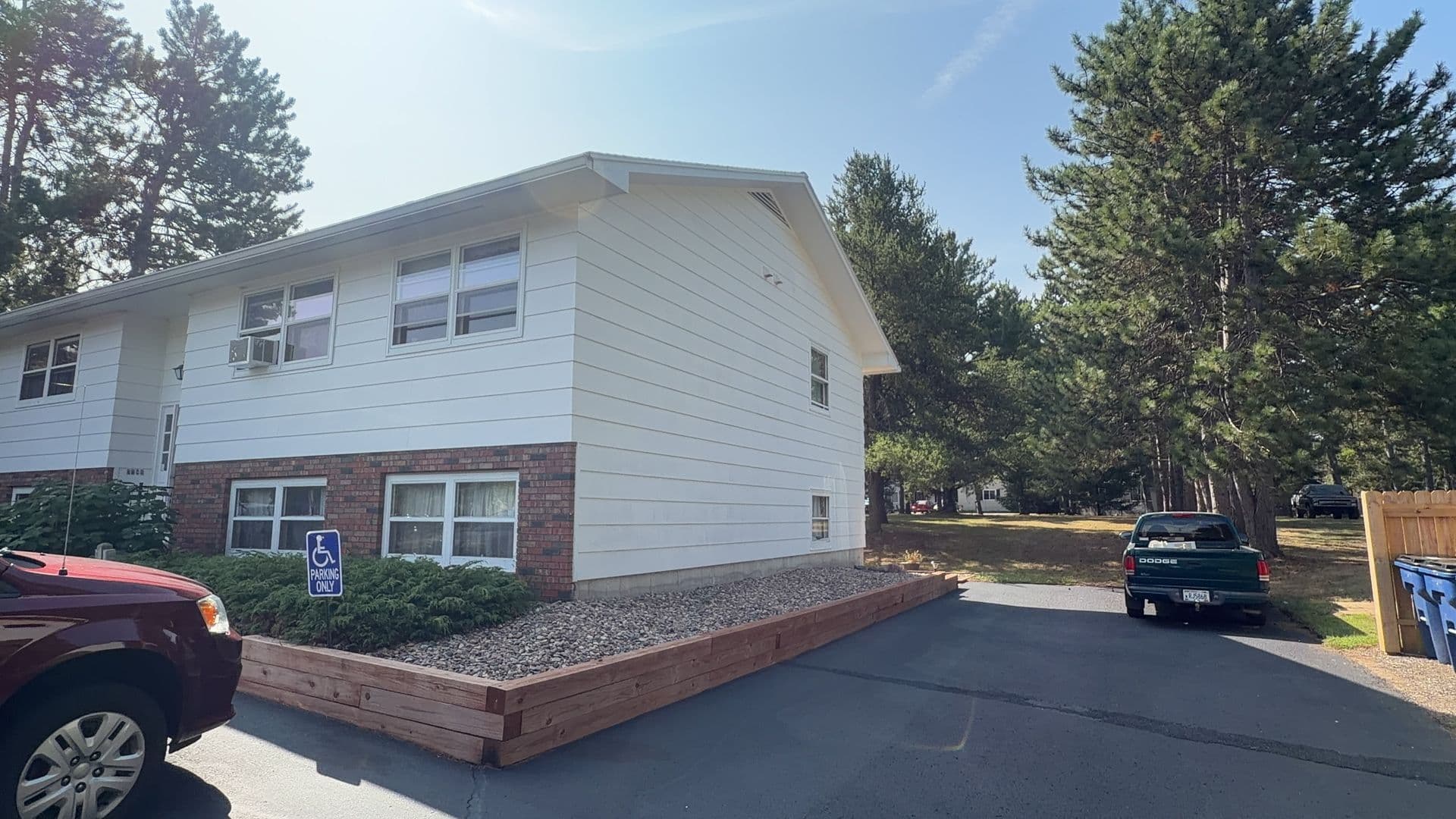 Weston Apartment: 3605 Ross Avenue