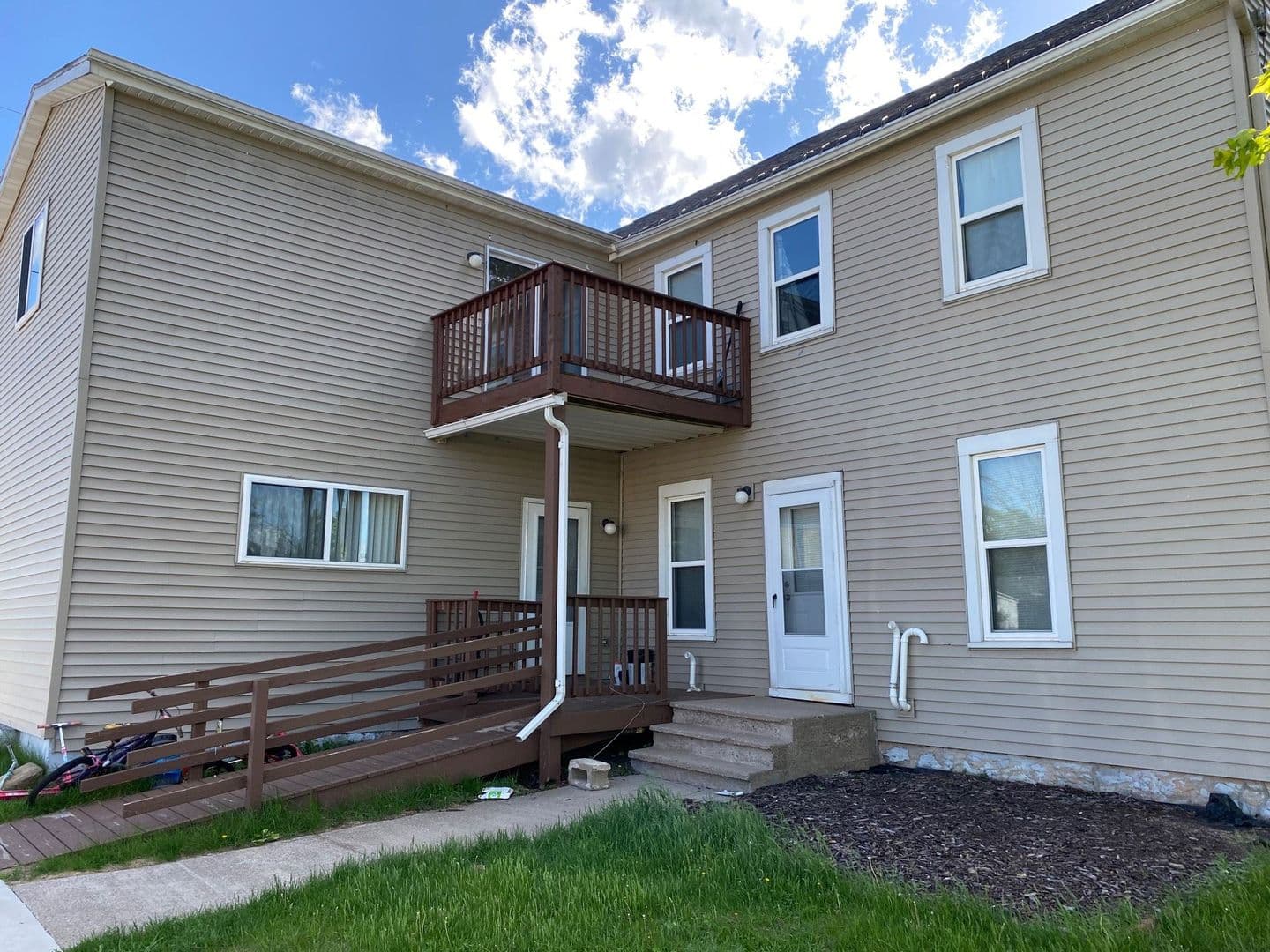 Rhinelander Apartment: 730 Wabash Street
