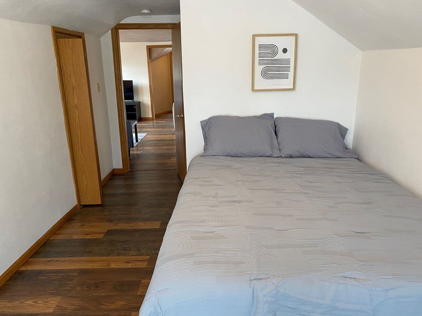 Marshfield Apartment: 410 N Maple Ave