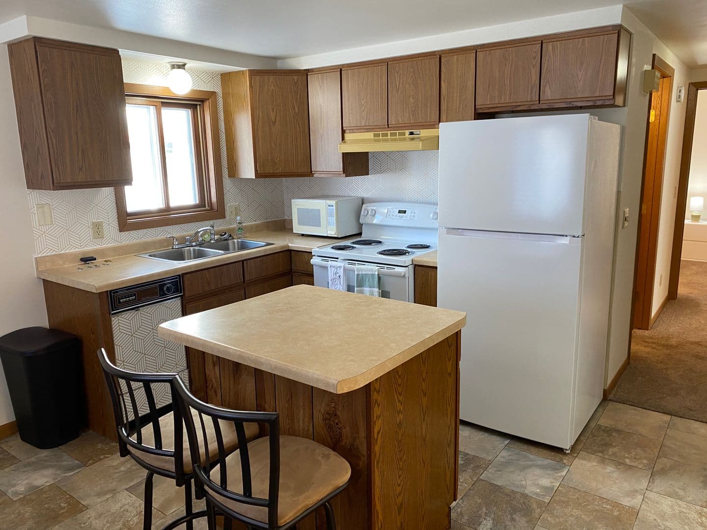 Marshfield Apartment: 307 S Vine Avenue