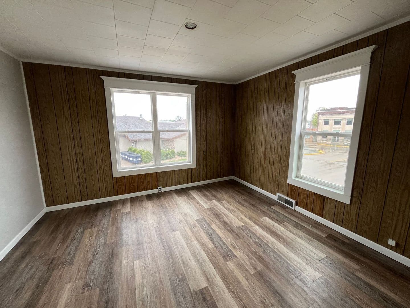 Marion Apartment: 112 E Garfield Ave