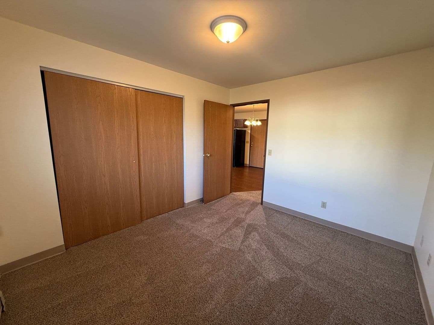 Plover Apartment: 3126 Wilson Avenue