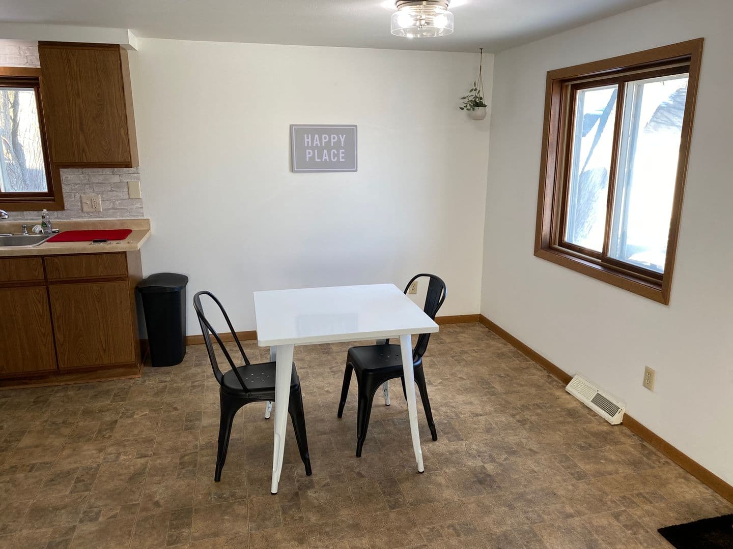 Marshfield Apartment: 307 S Vine Avenue