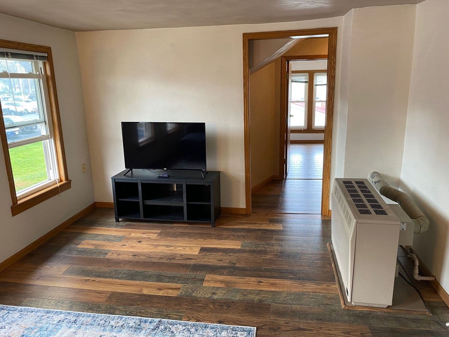 Marshfield Apartment: 410 N Maple Ave