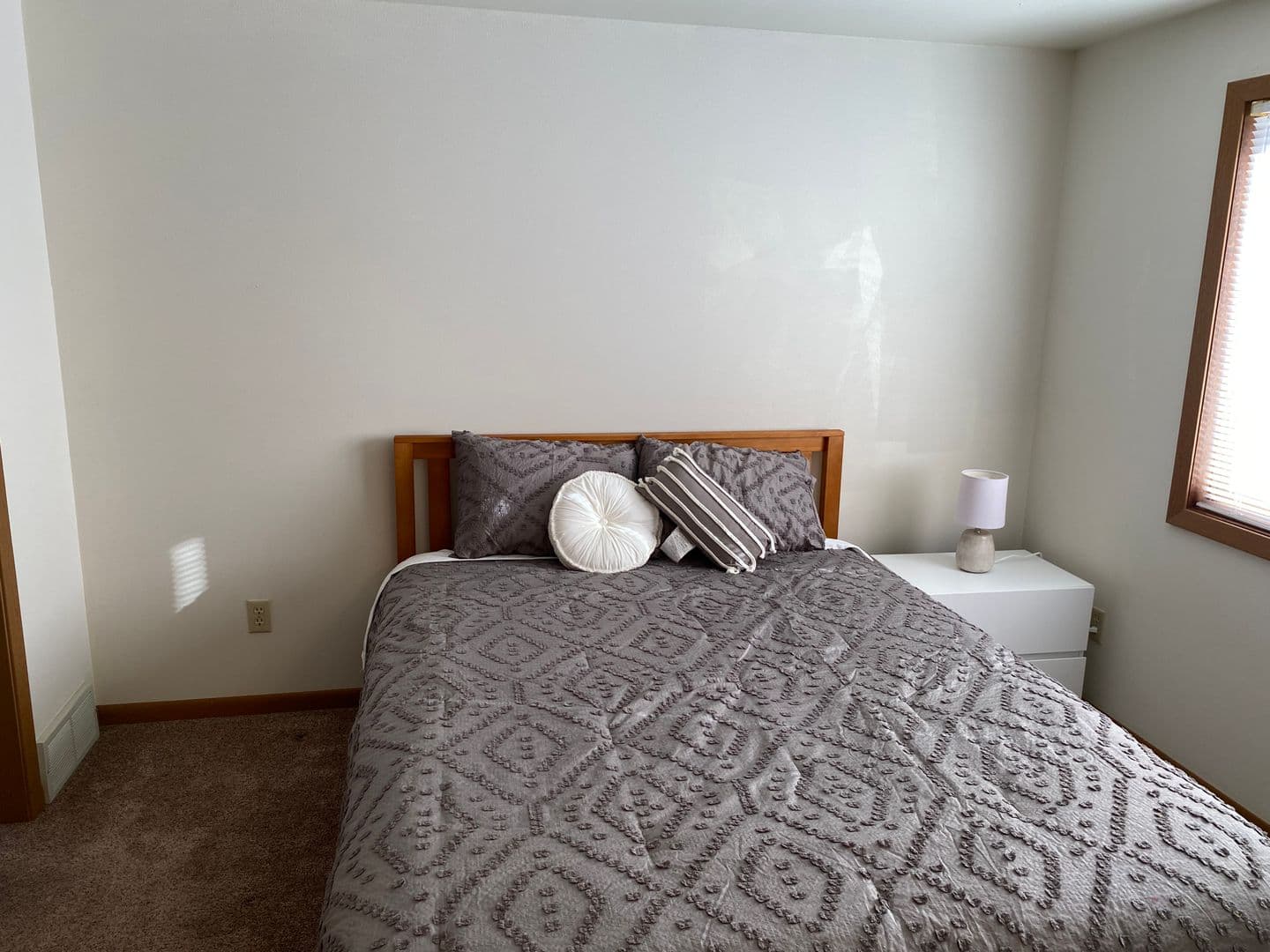 Marshfield Apartment: 307 S Vine Avenue