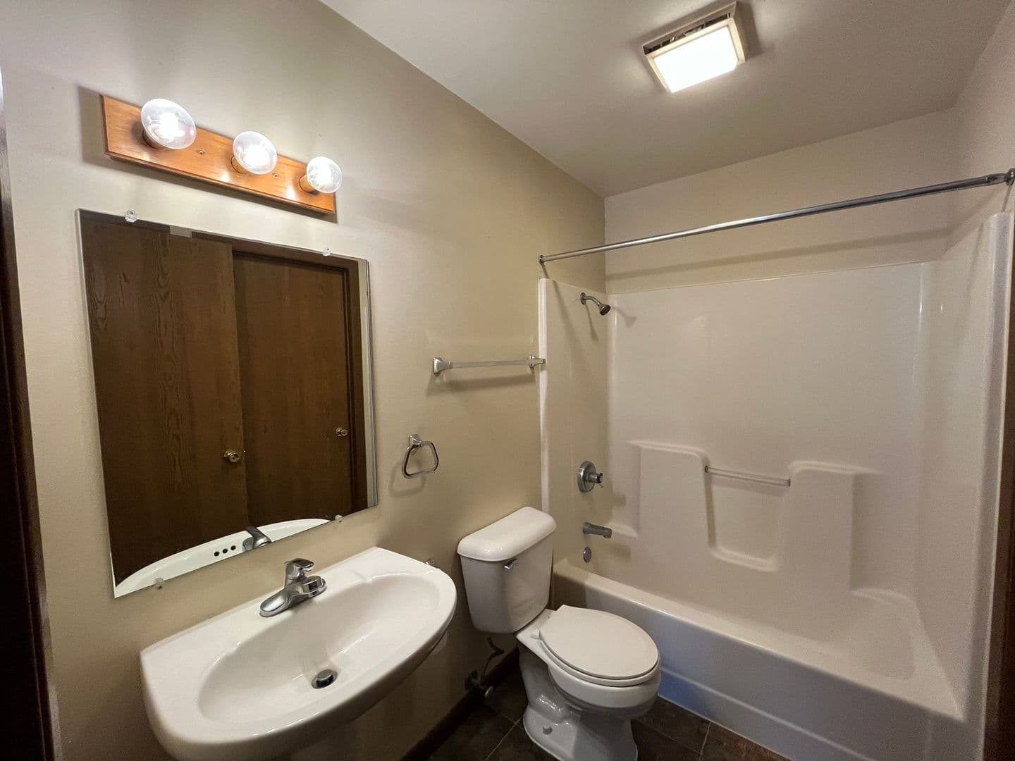 Medford Apartment: 805 W Allman Street