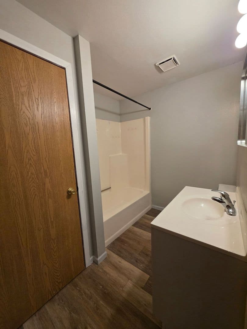 Wisconsin Rapids Apartment: 2460-2462 2nd Ave South